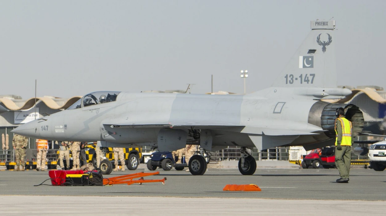 Acuerdo JF-17 Sudán golpea reclamos sportswashing FIFA 2034