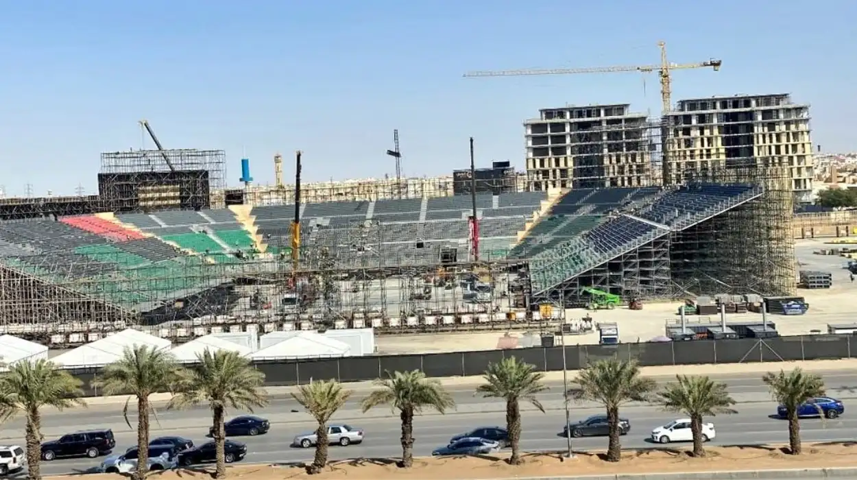 Escalade du Royal Rumble Entraînement au travail forcé de l'Arabie saoudite pour la Coupe du monde 2034