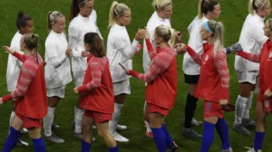 La FIFA y las asociaciones nacionales chocan por el control del fútbol femenino