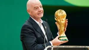 Queja ética contra Infantino reabre debate sobre neutralidad en FIFA
