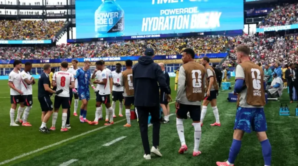 Las pausas obligatorias de hidratación de la FIFA desatan una polémica en el Mundial