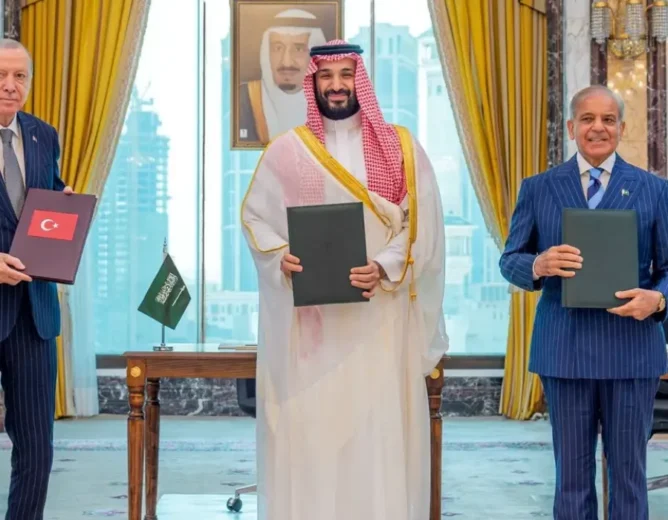 Houthi Strikes Hit Saudi Arabia Despite New Defence Pact
