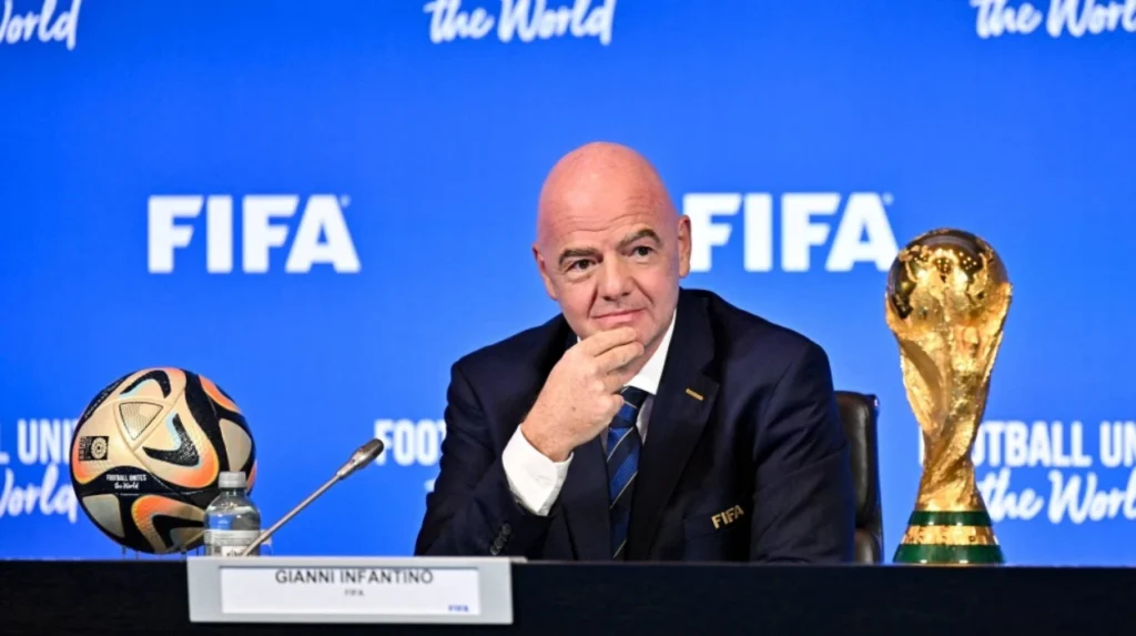 Tres confederaciones de FIFA se movilizan contra Infantino por Arabia Saudí 2034